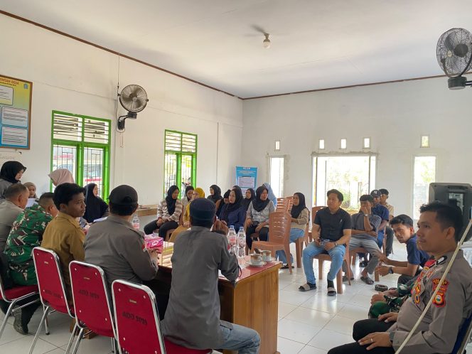 
 ‎Kapolsek Awangpone Hadiri Penyaluran BLT-DD Desa Pacing
