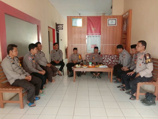 
 Evaluasi Kinerja, dan Kesiapan Personel, Kapolsek Ulaweng, Pimpin Anev, di Awal, Oktober 2026,