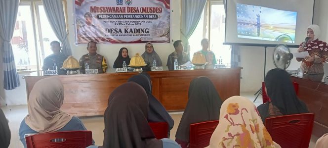 
 ‎Bhabinkamtibmas Polsek Awangpone Hadiri Penetapan RKPDes Desa Kading Tahun 2027