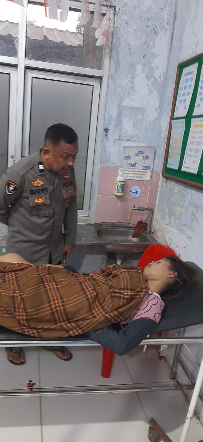 
 Polsek Mare Sigap Bantu Masyarakat yang Mengalami Kecelakaan di Desa Mario