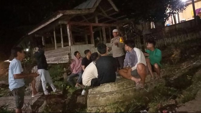 
 Jaga Kamtibmas, Tetap Kondusif, Bhabinkamtibmas, Polsek Ulaweng, Sambangi, Anak Muda, di Dusun Nengo,