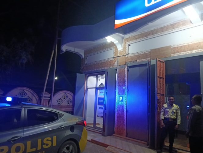 
 Polsek Ajangale Patroli Biru Pantau Kamtibmas Malam Hari