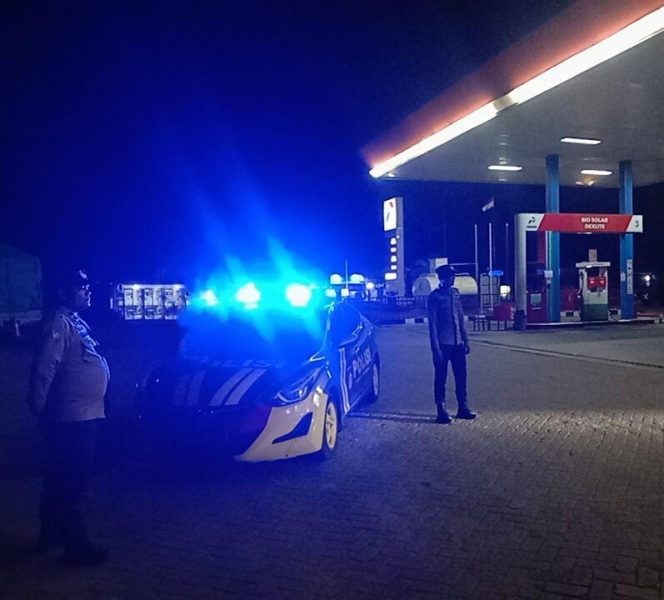 
 Patroli Biru, KSPKT 1, Aiptu Andi Hendra, Pantau, Tempat-Tempat Vital, dan Rawan, Kamtibmas, di Wilayah Hukum Ulaweng,
