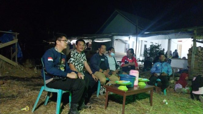 
 Anggota Polsek Mare Laksanakan Pengamanan Acara Pesta Pengantin di Desa Lappa Upang