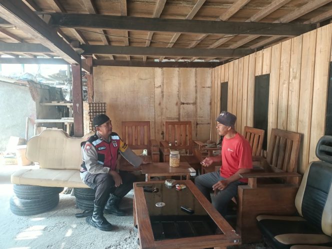 
 Serap Aspirasi Warga, Bhabinkamtibmas, Polsek Ulaweng, Laksanakan DDS, di Dusun Sura, Desa Lilina Ajangale,