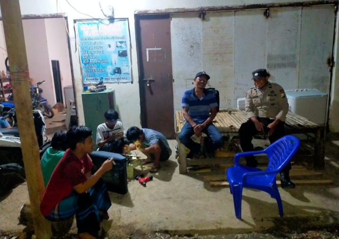 
 Polsek Cina Gelar Patroli Malam, Ajak Warga Bersama-sama Jaga Kamtibmas