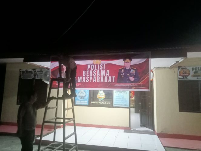 
 Polsek Mare Pasang Spanduk Slogan Kapolri “POLISI BERSAMA MASYARAKAT”