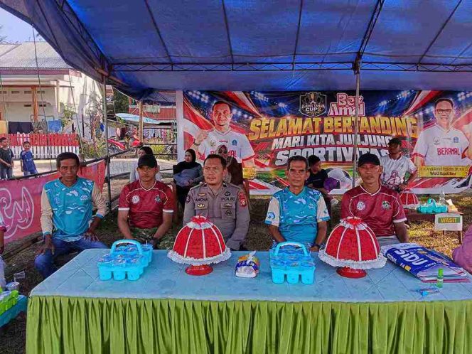 
 Polsek Mare Hadir Jaga Keamanan Turnamen Sepak Bola Mini di Desa Ujung Tanah
