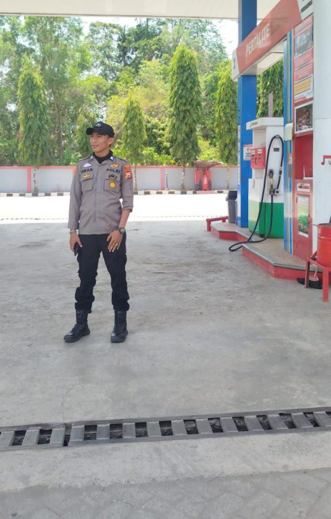 
 Rutin Pantau, SPBU Akae, Brigpol Umar Rahman, Cek Situasi, dan Ketersediaan BBM,