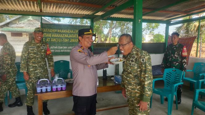 
 Semangat Kekeluargaan, Polsek Cina Sambangi Koramil 1407-12 Cina dalam Rangka HUT TNI ke-81