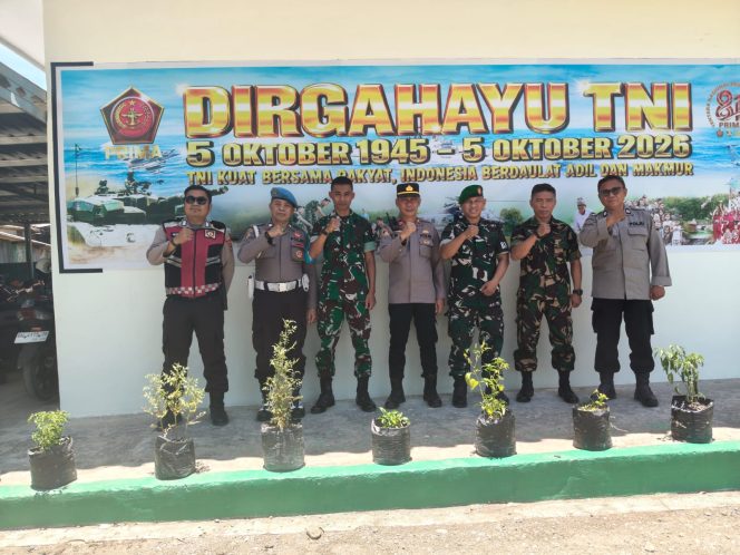 
 Sinergi TNI-Polri Terjaga, Kapolsek Ajangale Sampaikan Ucapan HUT ke-81 TNI