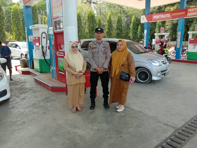 
 Pastikan, Penyaluran BBM, Tertib, Brigpol Rasman, Lalukan Pengawasan , Aipda Sumardi, Atur Lalulintas,