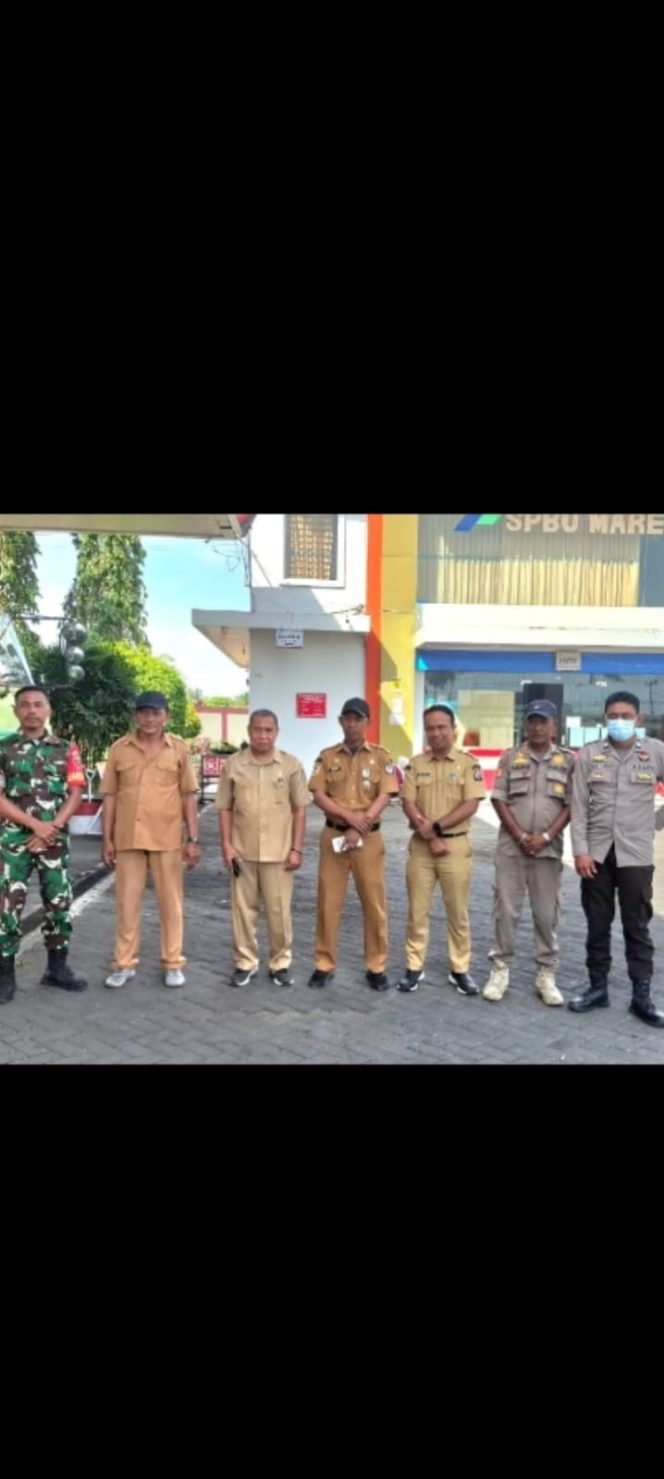 
 Tim Satgas Gabungan TNI-Polri dan Pemerintah Kecamatan Mare Siap Siaga di SPBU Karella Mare