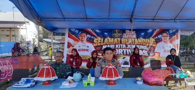 
 Polsek Mare Bersama TNI Amankan Turnamen Sepak Bola Mini di Desa Ujung Tanah