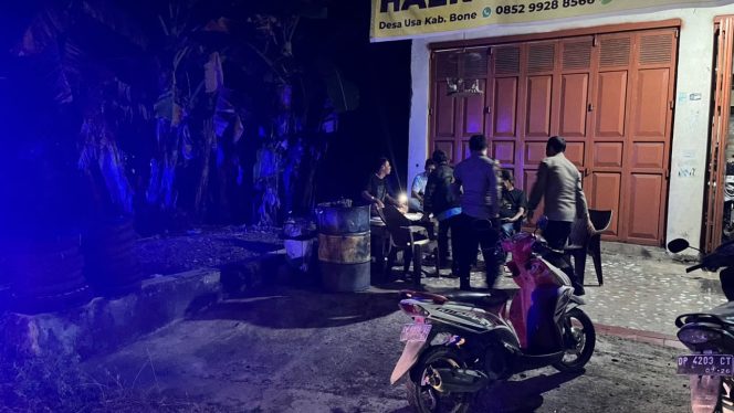 
 Patroli Biru Polsek Palakka Berikan Rasa Aman kepada Warga