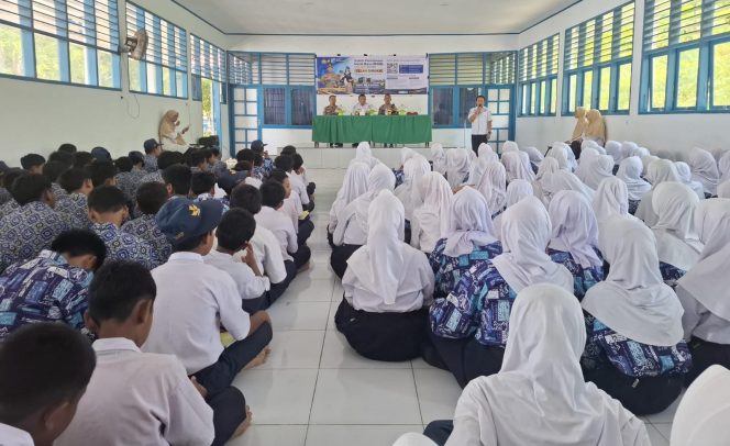 
 ‎Kapolsek Awangpone Sosialisasikan SPMB SMA Kemala Taruna Bhayangkara di SMPN 4 Awangpone  ‎