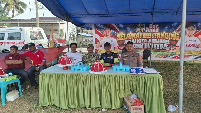 
 POLSEK MARE LAKSANAKAN PENGAMANAN TURNAMEN SEPAK BOLA MINI DI DESA UJUNG TANAH