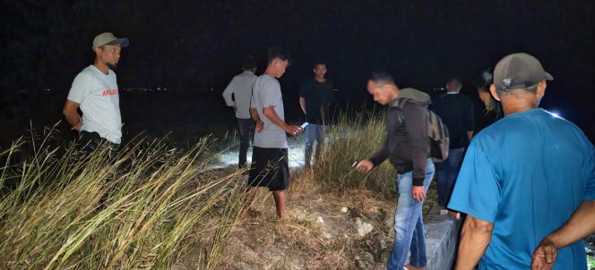 
 Polsek Cina Bersama Unit URC Resmob Polres Bone Datangi TKP Pencurian Ternak di Desa Awo