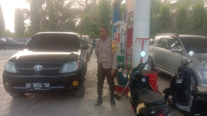 
 Antisipasi, Kepadatan, Antrean BBM, AIPTU Mukhsin, Lakukan, Pengaturan, Lalu Lintas, dan Pengawasan, di SPBU, Akae,