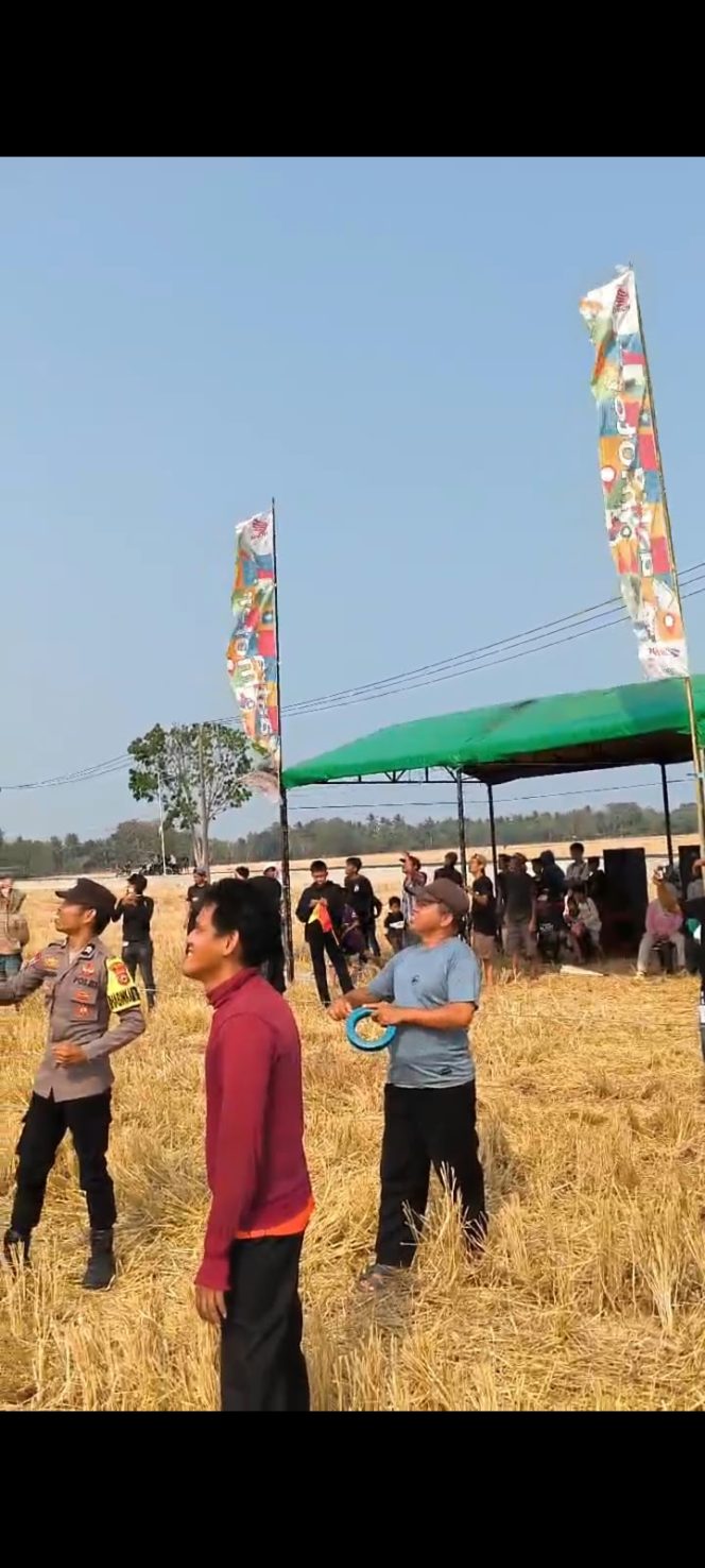 
 BHABINKAMTIBMAS TELLU BOCCOE WAKILI KAPOLSEK DALAM PEMBUKAAN TURNAMEN LAYANG-LAYANG