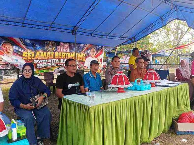 
 POLSEK MARE LAKSANAKAN PENGAMANAN TURNAMEN SEPAK BOLA MINI DI DESA UJUNG TANAH