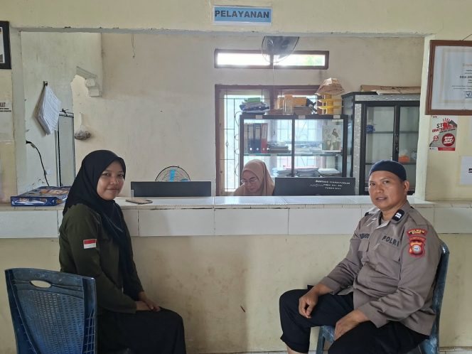 
 Jalin Silaturahmi dengan Perangkat Desa, Kanit Binmas Polsek Cina Ajak Bersama Jaga Kamtibmas