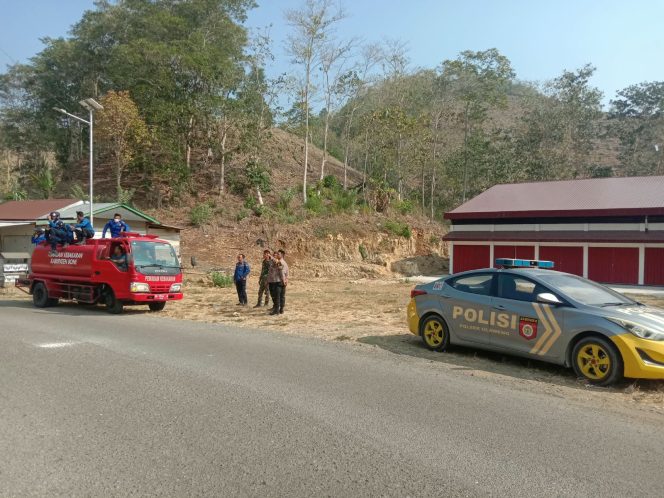 
 Cegah Karhutla, Personel, Polsek Ulaweng, Bersama, Tim Damkar, Laksanakan, Patroli, ke Lokasi Rawan, Kebakaran,