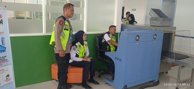 
 ‎Polsek Awangpone Mengamankan Penerbangan Menuju Kendari Pada Hari Selasa Pekan Kedua Oktober 2026