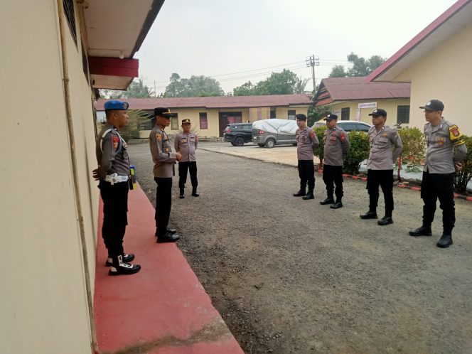 
 Kapolsek Mare Pimpin Apel Pagi, Ingatkan Anggota Jaga Kesehatan di Tengah Meningkatnya Polusi Udara Akibat Kabut Asap