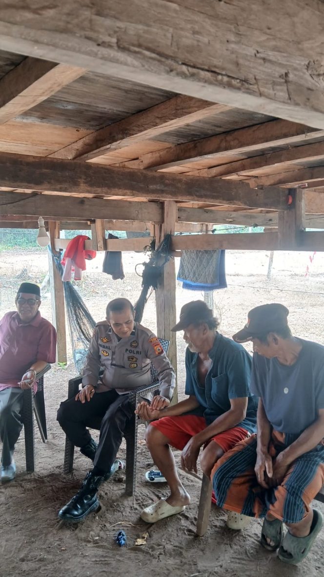 
 BHABINKAMTIBMAS POLSEK MARE LAKSANAKAN DDS DI DESA MARIO, PERKUAT SILATURAHMI DENGAN MASYARAKAT