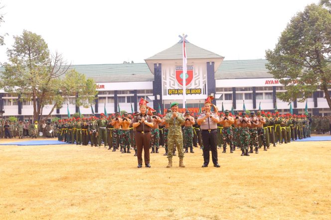 
 Kapolda Sulsel Dikukuhkan sebagai Warga Kehormatan Kodam XIV/Hasanuddin, Perkuat Sinergi TNI-Polri