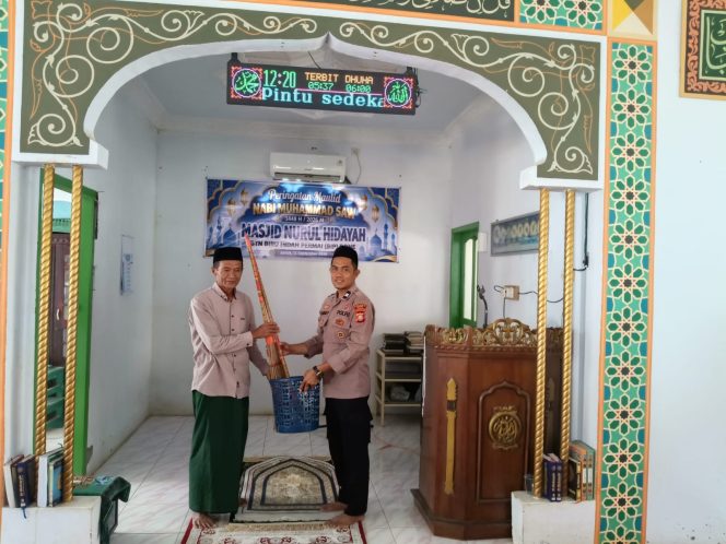 
 Sat Binmas Polres Bone Sampaikan Pesan Kamtibmas kepada Jemaah Masjid Nurul Hidayah