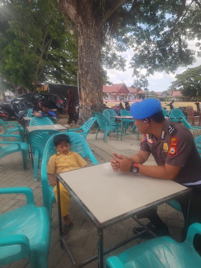 
 PS. Kanit Provos Polsek Mare Laksanakan Kegiatan Ramah Anak di Tempat Istirahat Depan Sekolah TK