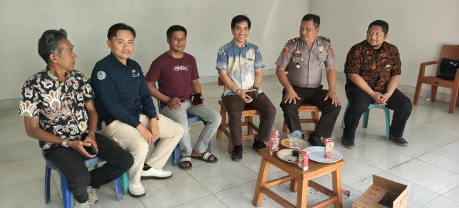 
 Kapolsek Cina Kedepankan Dialog Lewat Program Kumpul Bersama Masyarakat di Desa Tanete Harapan