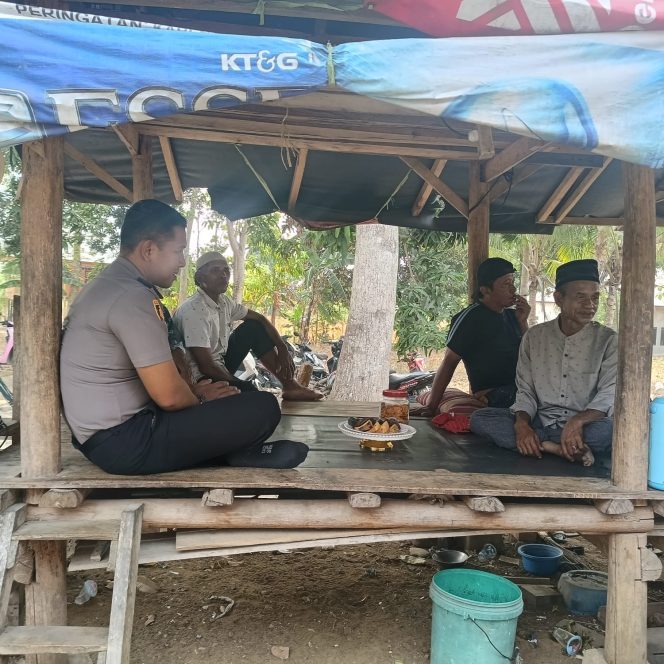 
 Dekat dengan Masyarakat, Kapolsek Palakka Bincang Ringan Jalin Keakraban