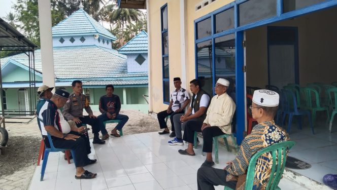 
 Bhabinkamtibmas, Polsek Ulaweng, Sambangi, Kantor Desa, Teamusu, Imbau Warga, Cegah Karhutla, dan Jaga Kamtibmas,
