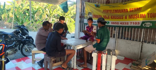 
 Bhabinkamtibmas Polsek Mare Imbau Remaja Jauhi Judi Online dan Narkoba