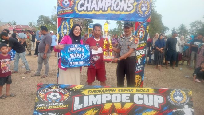 
 Kapolsek Awangpone Hadiri Grand Final dan Penutupan Turnamen Limpoe Cup IV 2026