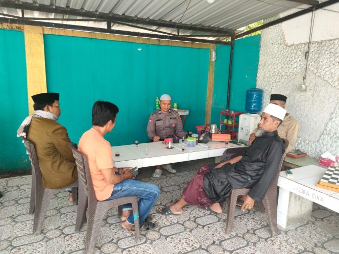 
 Jalin Kedekatan dengan Masyarakat, Kanit Binmas Polsek Cina Rutin Laksanakan Ngopi Bareng