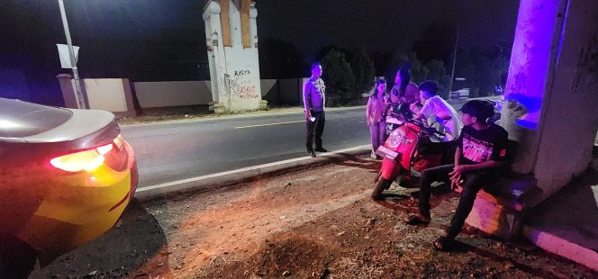 
 Patroli Biru, Personel Polsek Palakka Sasar Pemuda dan Imbau Jaga Keamanan Lingkungan