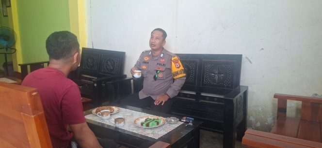 
 Hadir di Tengah Masyarakat, Bhabinkamtibmas Bripka Arman Pererat Tali Silaturahmi Melalui DDS
