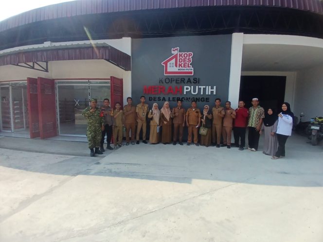 
 ‎Dukung Program Ekonomi Desa, Bhabinkamtibmas Polsek Cenrana Hadiri Kegiatan Verval KDKMP