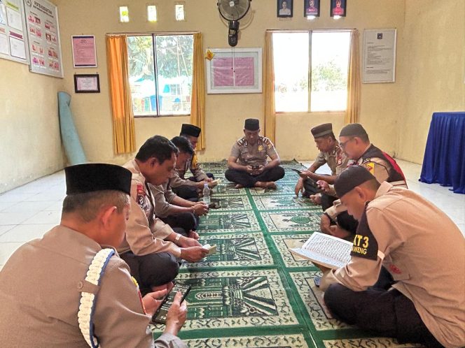 
 Tingkatkan, Keimanan, dan Ketakwaan, Kapolsek Ulaweng, Pimpin Yasinan, Rutin, Setiap, Hari Kamis,
