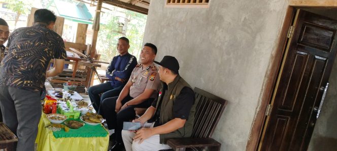 
 Kapolsek Ulaweng, Sambangi Warga, Desa Teamalala, Sampaikan, Imbauan, Kamtibmas, dan Serap Aspirasi,