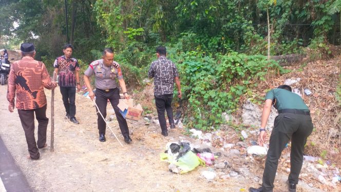 
 Green Policing, Polsek Palakka Perkuat Sinergi dan Kepedulian Lingkungan Lewat Gotong Royong