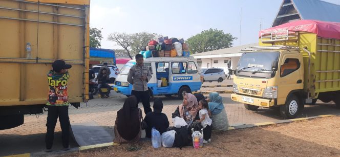 
 Temui Pengguna Jasa Dan Petugas Kapal , Hadir Lebih Dekat Dengan Masyarakat