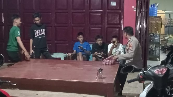 
 POLSEK CINA RUTIN LAKSANAKAN PATROLI DIALOGIS, WUJUDKAN SITUASI KAMTIBMAS YANG AMAN DAN KONDUSIF