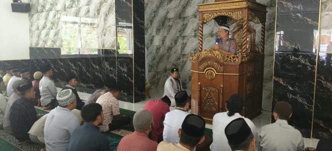 
 POLSEK CINA GELAR JUM’AT KELILING, KAPOLSEK SAMPAIKAN PESAN KAMTIBMAS KEPADA JAMAAH