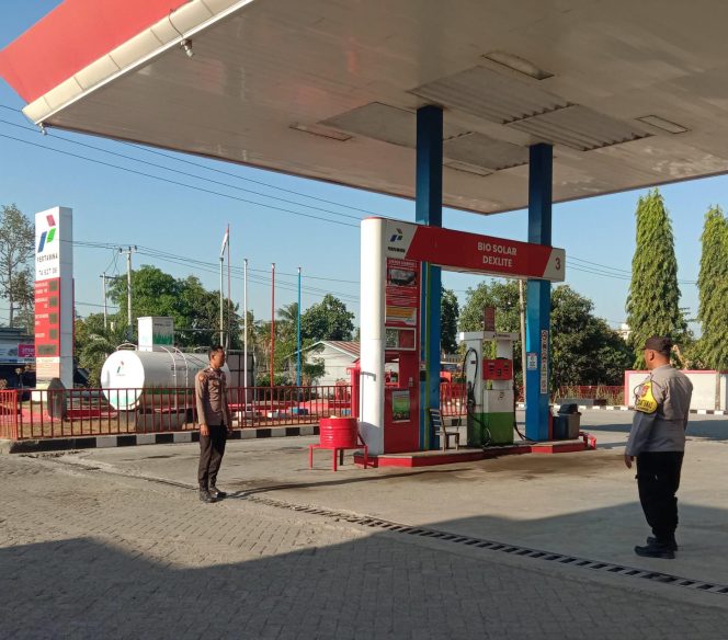 
 Patroli Sore, di SPBU Akae, Personel, Polsek Ulaweng, Pastikan, Situasi, Tetap Aman, dan Kondusif,