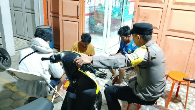 
 Bhabinkamtibmas Polsek Cina Peduli Warga Binaan, Rutin Sambangi Masyarakat untuk Perkuat Silaturahmi dan Kamtibmas